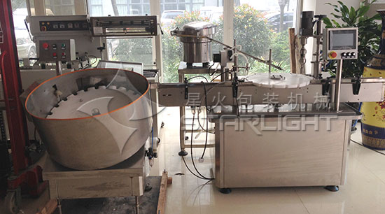 口服液灌裝機廠房內實拍展示